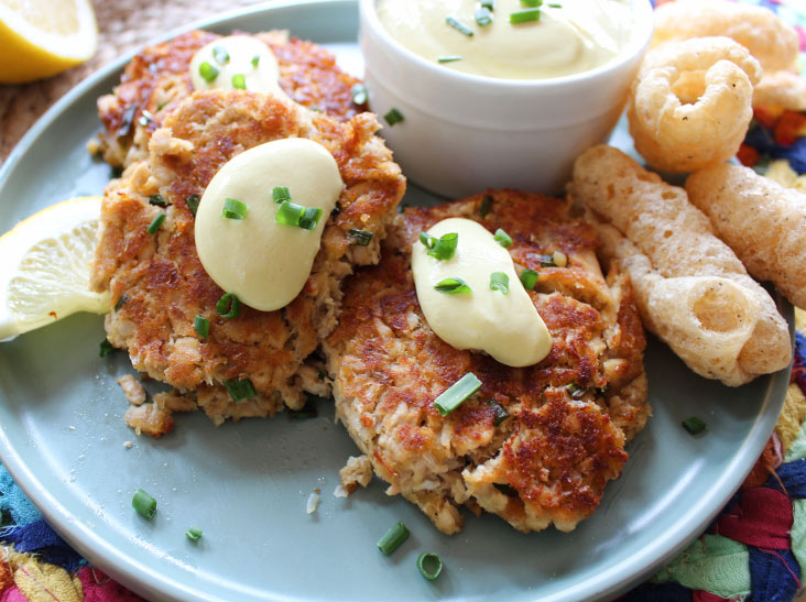 Low Carb Salmon Patties with Pork Rinds (Keto Salmon Cakes)